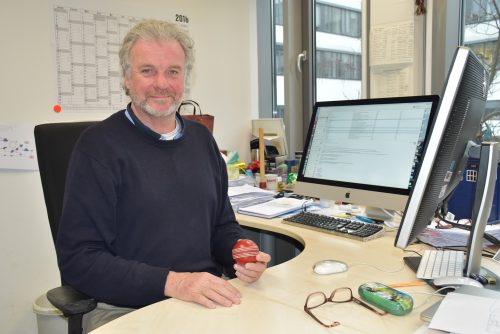 Prof. Francis Stewart brachte den Cricketsport nach Dresden. Foto: Claudia Trache