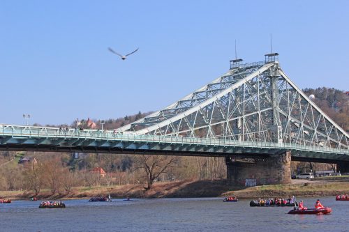 Vor 125 Jahren entstand das Blaue Wunder. Bis heute ist die Brücke unverzichtbar als Verbindung zwischen Blasewitz und Loschwitz. Foto: Pohl