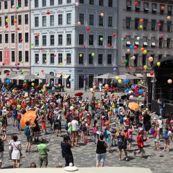 Finale 2017 auf dem Dresdner Neumarkt: Glücklich und bunt – das ist die Erich Kästner Rallye. Quelle: TPZ Sachsen/Claudia Pfeil