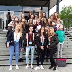 Teilnehmerinnen des Girls'Day 2018 vor dem Sächsischen Landtag. Foto: Bürgerbüro Stange