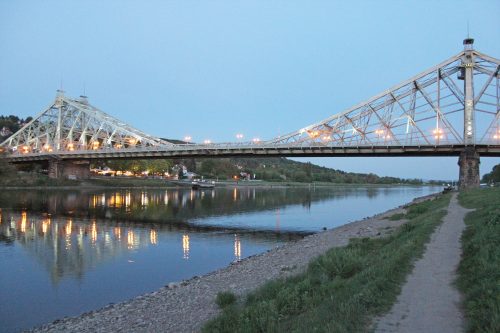 Die Brücke ist ein beliebtes Motiv für Künstler und Fotografen. Für die Jubiläumsausstellung werden gemalte Bilder gesucht. Foto: Pohl