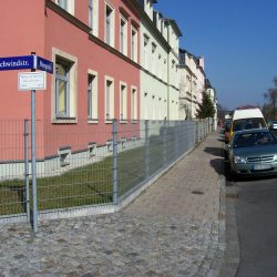 Blick in die Mengsstraße. Um 1775 entstand das Selbstbildnis des Malers Anton Raphael Mengs. Foto/Repro: Archiv Brendler