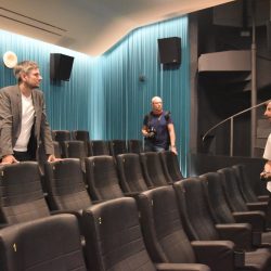 Der Bauherr und sein Architekt: Stefan Ostertag (r.) und Hendrik Neumann im Sergio-Leone-Saal. Foto: Möller