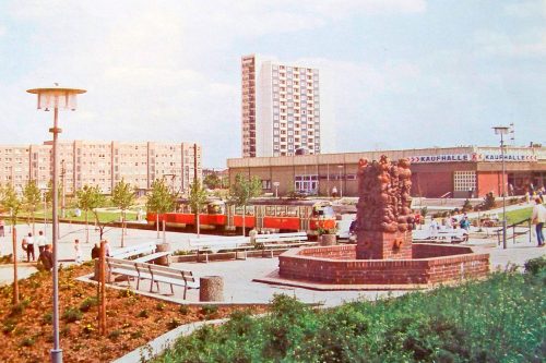 HIstorisches BIld des inzwischen denkmalgeschützten Gorbitzer Märchenbrunnens. Quelle: Aus dem Buch „Gorbitzer Höhenpromenade – Dresdens vergessener Schatz“ von Mathias Körner