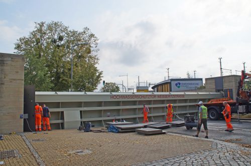 Das geschlossene Hochwasserschutztor Weißeritzstraße wurde gewartet und technisch überprüft. Foto: Steffen Dietrich