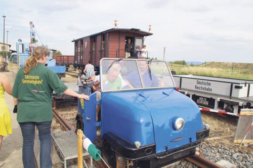 Zum 11. Gitterseer Bahnhofsfest wird am Bahnhof Gittersee Eisenbahngeschichte erfahrbar. In den vergangenen Jahren waren insbesondere die Fahrten mit dem Schienentrabbi äußerst beliebt. Foto: Archiv Sd