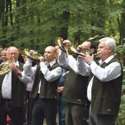 Rund ums Forsthaus gab es Musik und gute Laune beim Forst- und Weinfest im letzten Jahr. Foto: Archiv