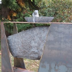 Die Skulptur »Kontakt« im Botanischen Garten. Foto: C. Pohl