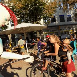 Wie fühlen sich die Menschen im Stadtteil, wie erleben sie ihr Umfeld? Das Projekt »Undine kommt nach Pie­schen« wird von der »Aktion Mensch« gefördert. Foto: PR