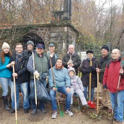 Gruppenbild vom Arbeitseinsatz auf dem Bienert-Wanderweg. Foto: Seedorff