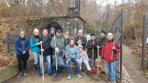 Gruppenbild vom Arbeitseinsatz auf dem Bienert-Wanderweg. Foto: Seedorff