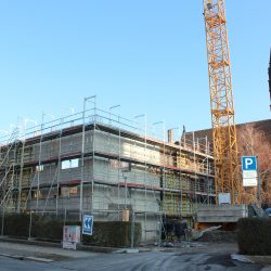 In Nachbarschaft der Versöhnungskirche entsteht die neue Sporthalle des Christlichen Sozialwerks. Foto: C. P.