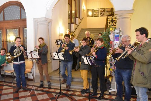 Konzert unterm Stern: Für den musikalischen Rahmen sorgten die Mitglieder des Posaunenchors der Herrnhuter Brüdergemeine. Foto: Möller