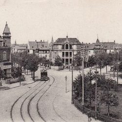 So sah es 1905 aus, als die Straßenbahn über Wasastraße und Wasaplatz fuhr. Foto: DVB