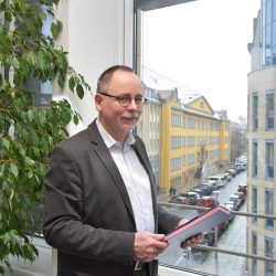 das neue jahr hat begonnen. Traditionell stellte sich Stadtbezirksamtsleiter André Barth den Fragen der „Neustadt Zeitung“. Zum ausführlichen Gespräch trafen wir ihn in seinen Amtsräumen in der Hoyerswerdaer Straße. Foto: Möller