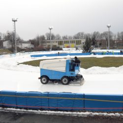 Gut präpariert zeigt sich die Eisschnelllaufbahn für den Besucheransturm in den Winterferien gut gerüstet. Foto: Dietrich