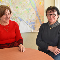 Friedensrichterin Sabina Zimmermann (l.) und ihre Protokollantin Brigitte Bock. Foto: Trache