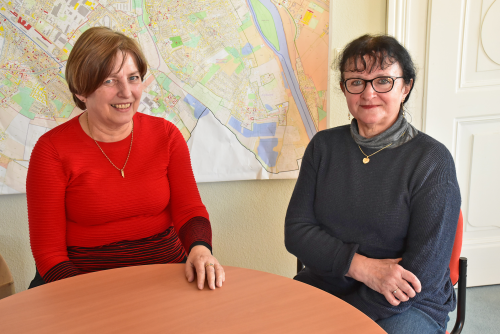 Friedensrichterin Sabina Zimmermann (l.) und ihre Protokollantin Brigitte Bock. Foto: Trache