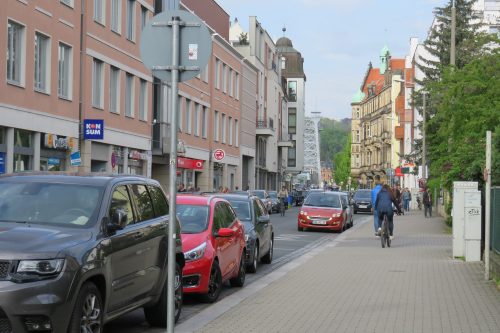 Auf der Hüblerstraße sollen Radfahrer künftig entgegen der Einbahnstraßenrichtung fahren dürfen. Foto: Pohl