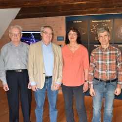 Grund zum Feiern haben die Vereinsgründer Dr. Udo Mutze, Ralf Peter Krämer und Gründungsvorsitzende Ingrid Körner sowie der aktuelle Vereinsvorsitzende Dr. Thomas Betten (v.l.n.r.). Foto: Trache