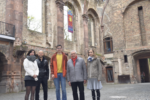 Sie engagieren sich für die neue Jugendkirche: Henriette Pielenz, Vorsitzende der Bezirksjugendkammer der evangelischen Jugend Dresden, Ulrich Pötschke, Kirchenvorstand der Johanneskirchgemeinde, Paul Schumacher, Vertreter der Bezirksjugendkammer der Evangelischen Jugend Dresden, Volker Giezek und Paula Koppisch, Code Unique Architekten (v.r.). Foto: Trache