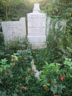 Die Grabstätte von Eduard Petzold und seiner Frau Mathilde Friederike Amalie ist in diesem Jahr teilsaniert worden. Foto: B. Teichmann