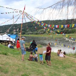 Zum letzten Mal: Flussufer-Familien-Meisterschaft beim Inselfest. Familie Köhler probiert verschiedene Disziplinen aus. Foto: Pohl