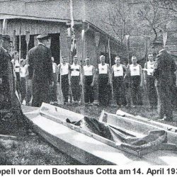 Vor dem Bootshaus 1935. Repro: Archiv Karl Schreiber