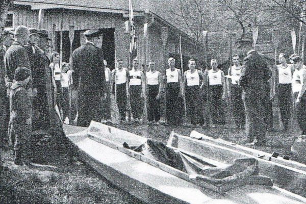 Vor dem Bootshaus 1935. Repro: Archiv Karl Schreiber