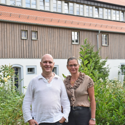 Martin Pätzug und Irena Dahms hauchten dem alten Vorwerk neues Leben ein. Foto: Trache
