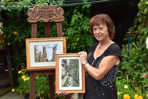 Johanna Lenelies Dittmann malt mit Vorliebe die Berge der Sächsischen Schweiz. Foto: Trache