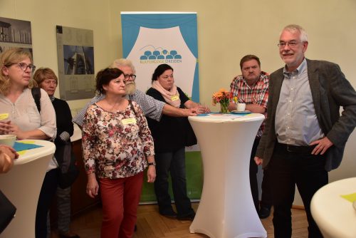 Winfried Ripp, Vorstandsmitglied der Bürgerstiftung, eröffnete die Festveranstaltung. Foto: Claudia Trache