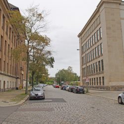 Blick von der Abzweigung Hahnebergstraße in die Zwickauer Straße in Richtung Nossener Brücke. Die Stadt plant einen Ausbau des Straßenabschnittes bis zur Würzburger Straße. Foto: Steffen Dietrich