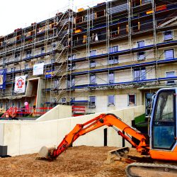 Die Arbeiten am Hotelneubau in der Dresdner Hafencity gehen zügig voran. Foto: Möller