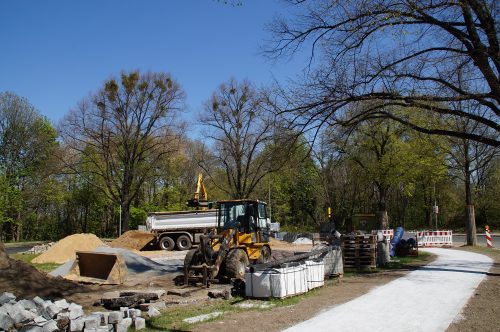 Am Westhangring wird derzeit ein großer Abschnitt des Fußweges ausgebaut. Foto: Steffen Dietrich