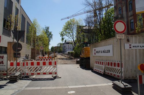 Die Gröbelstraße ist derzeit Baustelle. Nachdem anliegend der Ausbau der Zentralhaltestelle Kesselsdorfer Straße abgeschlossen ist, erfolgt nun der Ausbau dieser wichtigen Zufahrtsstraße. Foto: Steffen Dietrich