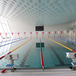 Die denkmalgeschützte Schwimmhalle als Teil des Schwimmsportkomplexes an der Freiberger Straße kann am 27. Juni besichtigt werden. Seit dem 24. Juni ist hier auch wieder Freizeitsport möglich. Foto: Pohl