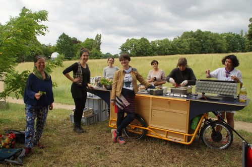 Mit einer mobilen Küche wurde unlängst an der Wiese an der Sternwarte »Hoher Stein«, auf frische und köstliche Art, für einen nachhaltigeren Umgang mit Lebensmitteln geworben. Foto: Steffen Dietrich