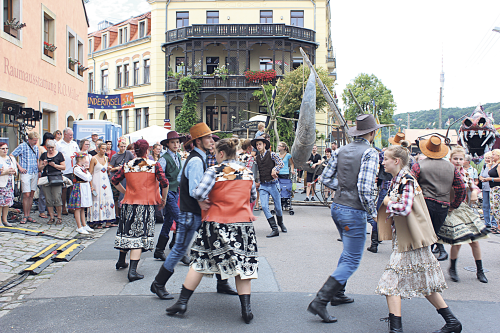 2019 sorgte die polnische Tanzgruppe aus Krzepilow für Stimmung. In diesem Jahr wird das deutsch-polnische Bürgerfest zum Hoffest. Foto: Pohl