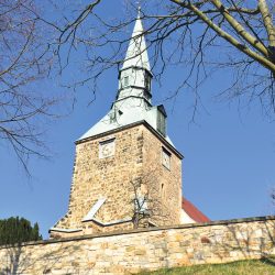 Die Kirche Leubnitz-Neuostra gehört zu den ältesten Gotteshäusern in Dresden. Foto: Trache