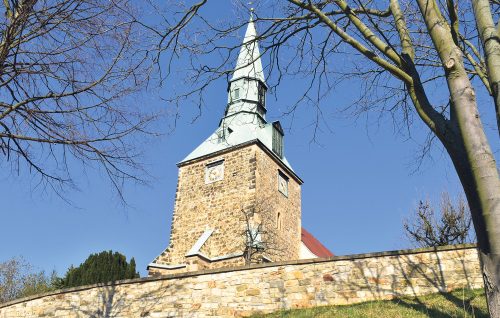 Die Kirche Leubnitz-Neuostra gehört zu den ältesten Gotteshäusern in Dresden. Foto: Trache