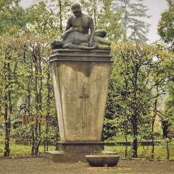 Der Bildhauer Robert Türke schuf das 1924 enthüllte Denkmal für die im ersten Weltkrieg gefallenen Pieschener Bürger. Foto: Archiv Brendler