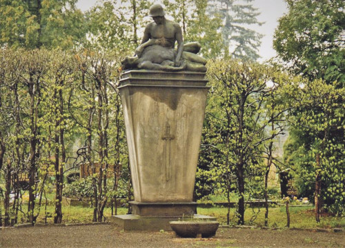 Der Bildhauer Robert Türke schuf das 1924 enthüllte Denkmal für die im ersten Weltkrieg gefallenen Pieschener Bürger. Foto: Archiv Brendler