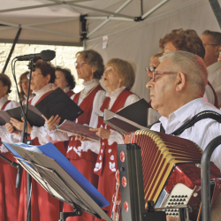 Der Ina-Chor begeisterte die Besucher beim Prohliser Herbstfest. Foto: Ziegner 