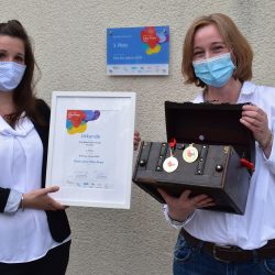 Kita-Leiterin Katja Hillenbrand und die stellvetretende Vorsitzende des Fördervereins der Kita Sabrina Simank (rechts). Foto: Trache