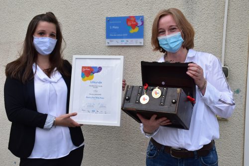 Kita-Leiterin Katja Hillenbrand und die stellvetretende Vorsitzende des Fördervereins der Kita Sabrina Simank (rechts). Foto: Trache