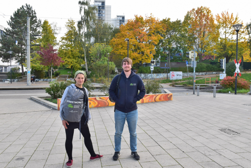 Luisa Kunath und Daniel Großer vom Projekt SafeDD am Amalie-Dietrich-Platz. Foto: Claudia Trache