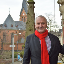 Stadtbezirksamtsleiter Christian Wintrich blickt optimistisch in die Zukunft. Pieschen soll künftig grüner und noch familienfreundlicher werden. Foto: Möller