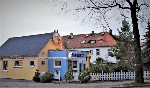 Die „Bergziege“ lebt weiter in Form des kleinen, feinen Eiscafés. Foto: Brendler