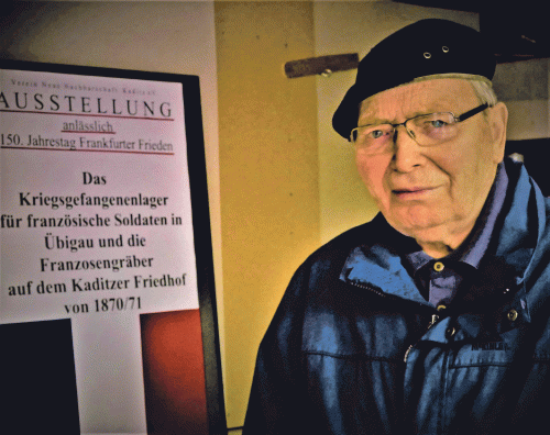 Siegfried Reinhardt gestaltet eine Ausstellung zum Kriegsgefangenenlager für französische Soldaten in der Emmauskirche. Foto: Brendler